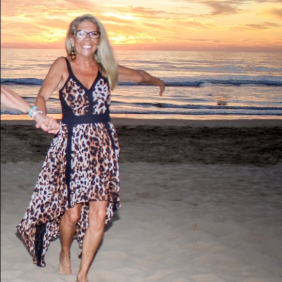 Bebe Pleated Leopard 🐆 print Midi Cheetah Dress - Picture 7 of 7